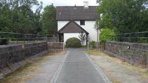 House at east end of Tavistock viaduct